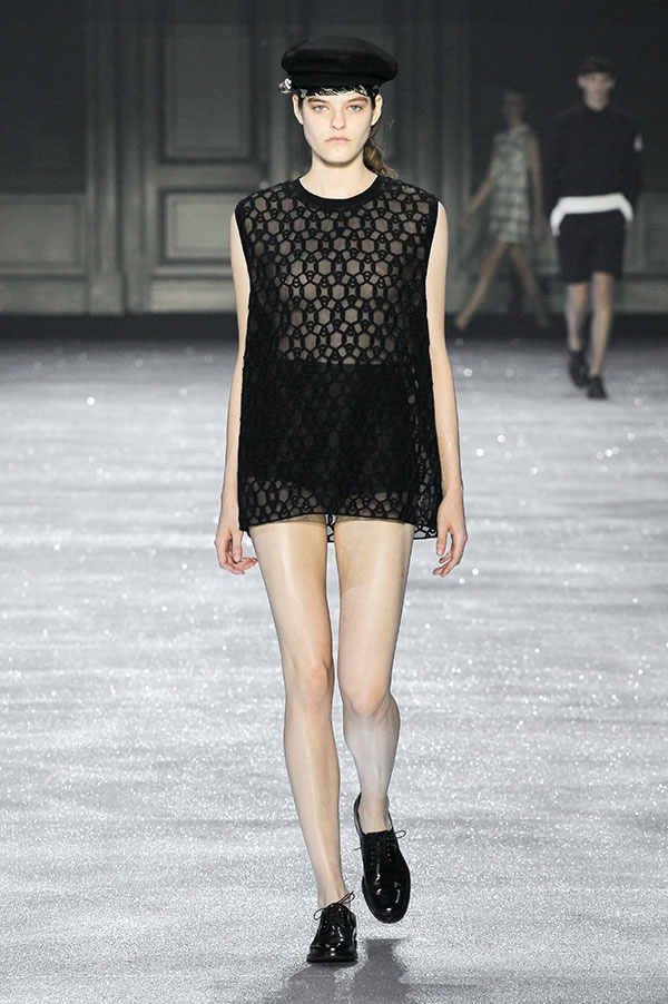 عرض Moncler Gamme Rouge لربيع وصيف 2015