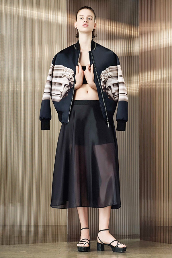 عرض Neil Barret لربيع وصيف 2015