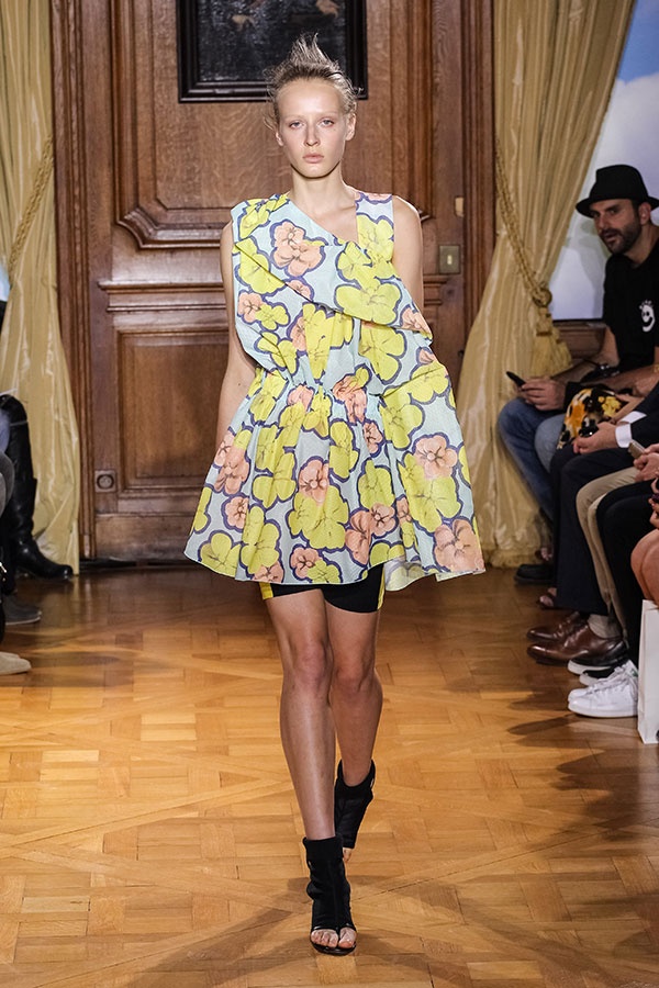 عرض Viktor & Rolf لربيع وصيف 2015