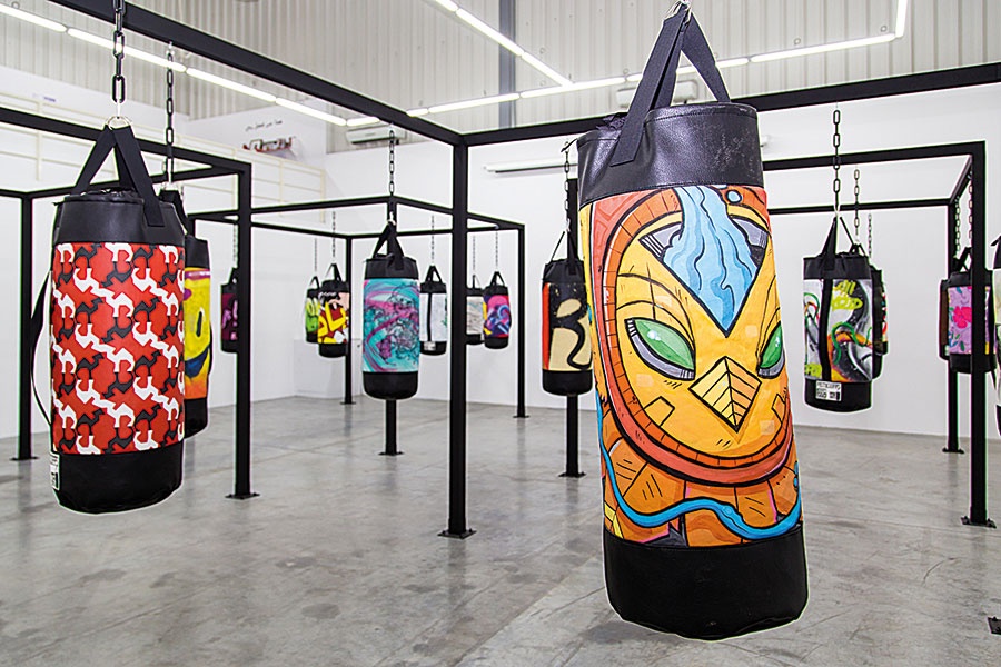 عندما يرسم الفنانون على أكياس «الملاكمين»