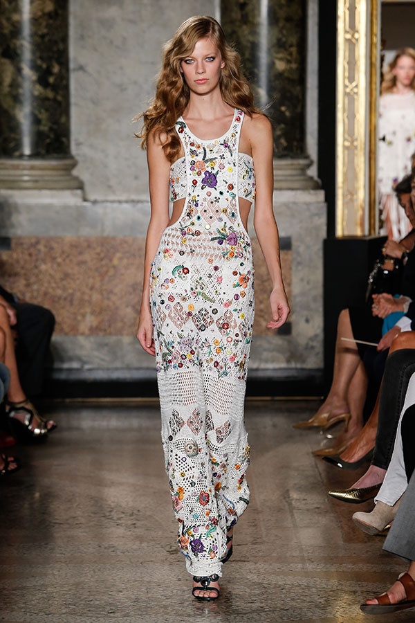 عرض Emilio Pucci لربيع وصيف 2015