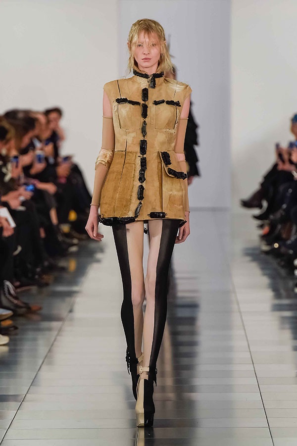 عرض Maison Martin Margiela للأزياء الراقية لربيع وصيف 2015 من باريس