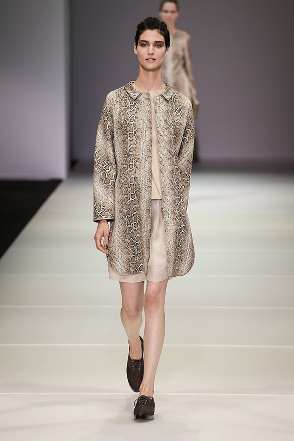 عرض Giorgio Armani لربيع وصيف 2015