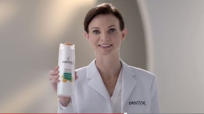 هل أطلقت بانتين قارورة ماء لمعالجة الشعر التالف؟