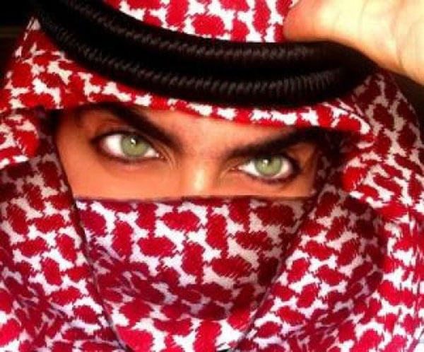 الوليد أجمل ثاني وجه عربي... بالصدفة!! ما هي جنسيته؟