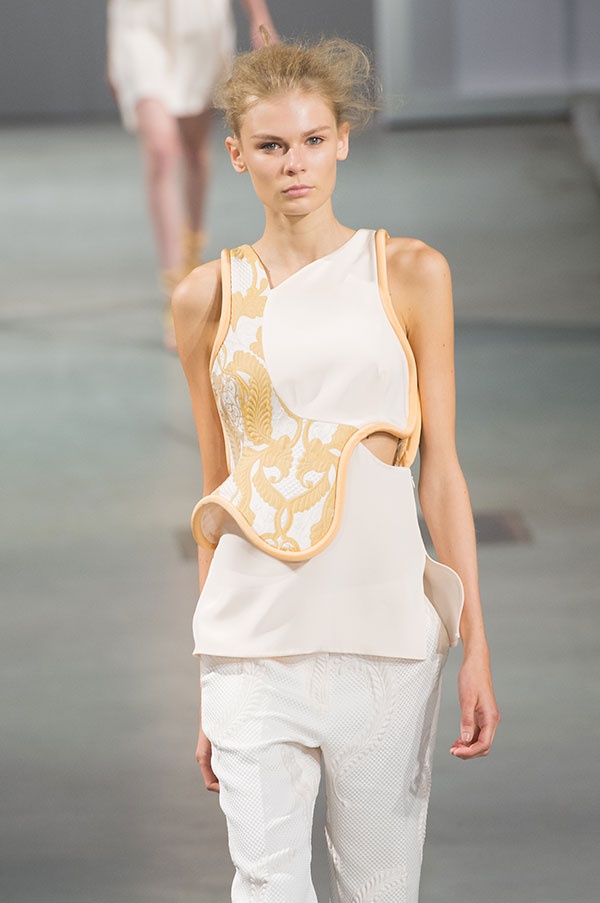 عرض Phillip Lim لربيع وصيف 2015