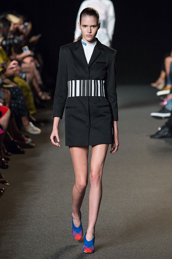 عرض Alexander Wang لربيع وصيف 2015