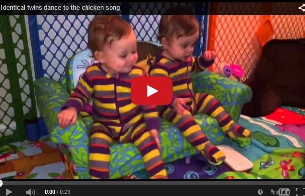 بالفيديو: أطرف توأمان يرقصان، ما رأيكم؟