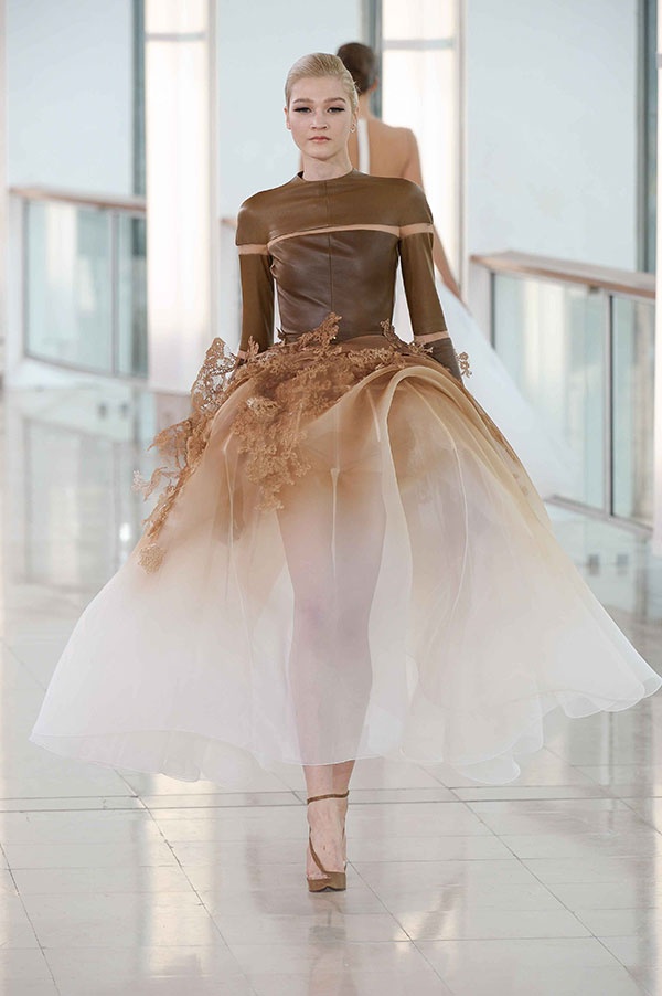 عرض Stephane Rolland للأزياء الراقية لربيع وصيف 2015