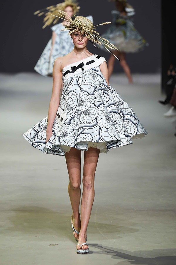 عرض Viktor & Rolf للأزياء الراقية لربيع وصيف 2015