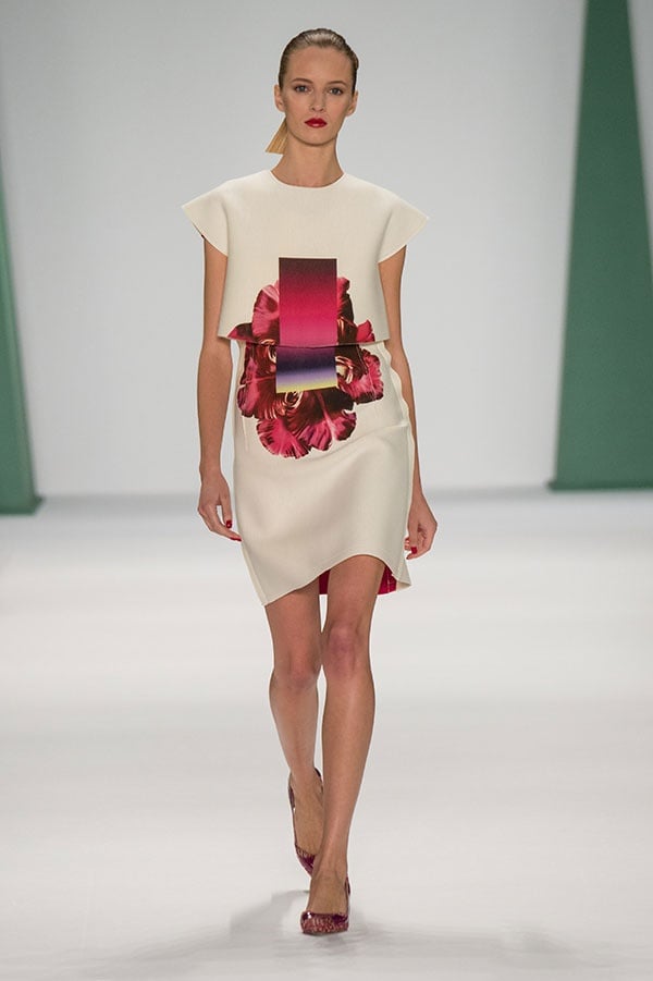 عرض Carolina Herrera لربيع وصيف 2015