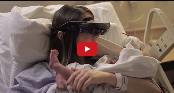 في فيديو مؤثر... كفيفة ترى طفلها للمرة الأولى!