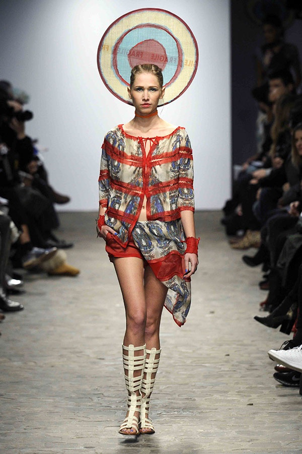 عرض Antonio Ortega للأزياء الراقية لربيع وصيف 2015