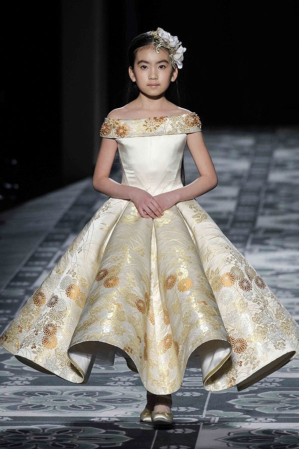 عرض Laurence Xu للأزياء الراقية لربيع وصيف 2015