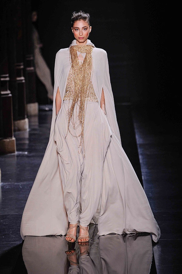 عرض Loris Azzaro للأزياء الراقية لربيع وصيف 2015