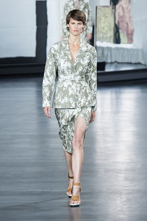 عرض Jason Wu لربيع وصيف 2015