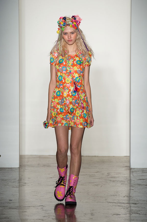 عرض Jeremy Scott لربيع وصيف 2015