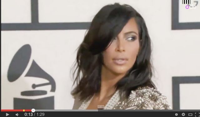 بالفيديو- هكذا بدت كيم كارداشيان بشعرها القصير في حفل الغرامي! ما رأيكم؟