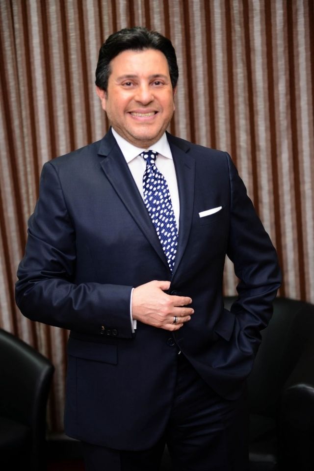 استعداد قبل صعوده الى المسرح