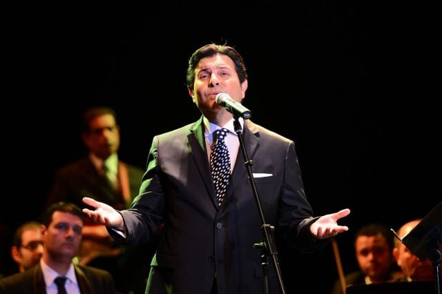 بالصور... هاني شاكر يبدأ حفلته بـ 