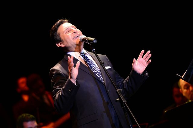 هاني يتألق على المسرح