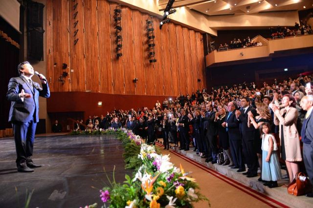 هاني يلقي كلمة في حب مصر