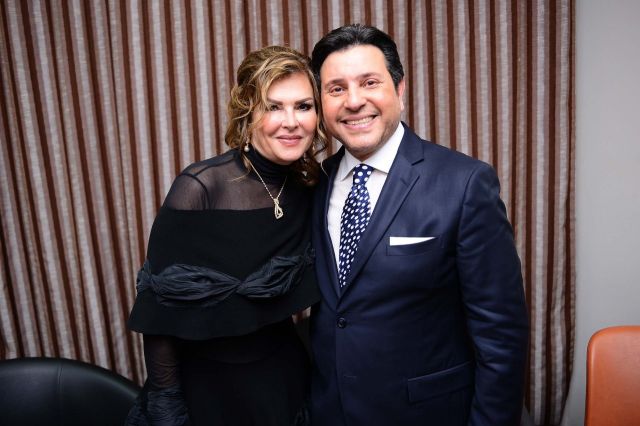 هاني شاكر وزوجته