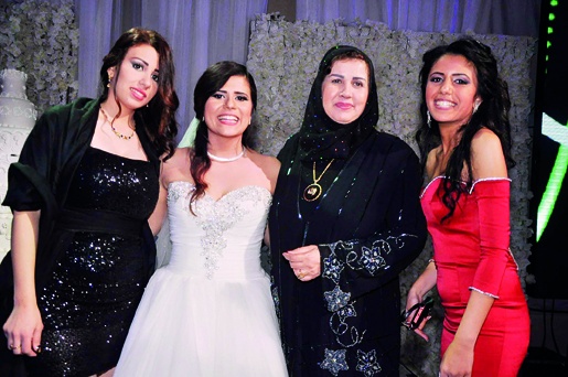  ليلى حمادة وشقيقتا العروس فجر وشمس