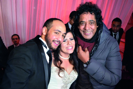 محمد منير والعروسان