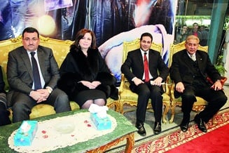 إلهام شاهين تحتفل ب «هز وسط البلد»