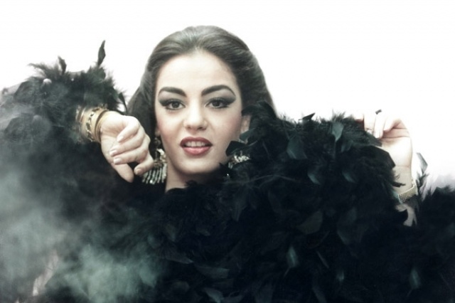 صورة نادرة- شيريهان ترقص أمام أم كلثوم