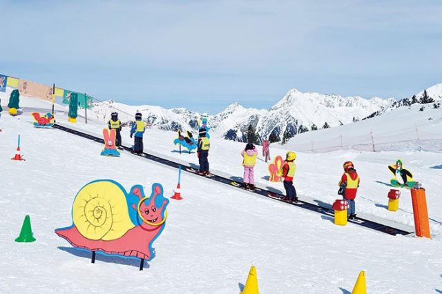 مهرجان المرتفعات في ماريهوفن في النمسا: الضحك هنا رغم أنف الصقيع 