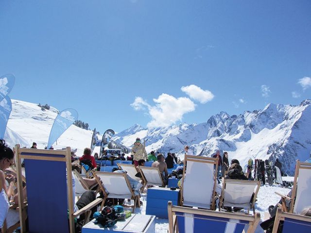 مهرجان المرتفعات في ماريهوفن في النمسا: الضحك هنا رغم أنف الصقيع 