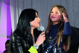 هيفاء تغني للأطفال في الحفل