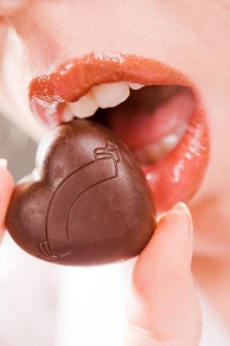 كارثة بحق محبي الشوكولا، يحتوي على الرصاص والقصدير! كيف يؤثر على الصحة؟