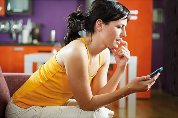 احترام الخصوصية بين الزوجين صمام أمان هاتف الزوج كاتم أسراره