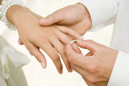 تكاليف الزواج في السعودية ستصل الى 15 مليار ريال!