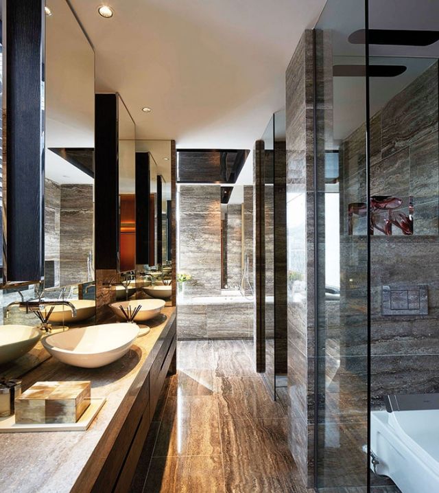 المساحات المخصصة للحمام، مزيج من الأسطح الحجرية والرخامية يضيف الى المكان لمسة من الفخامة اللامتناهية