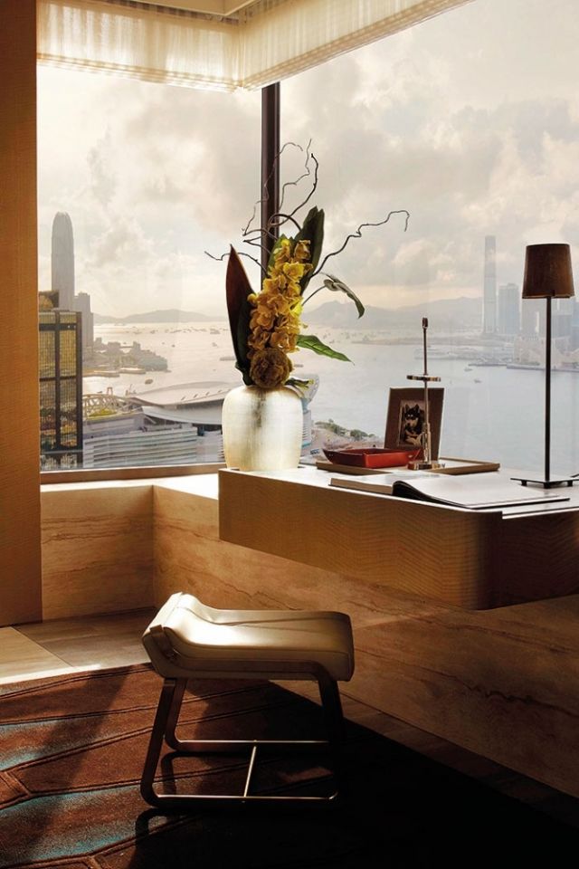 ركن مراجعة في غرفة النوم