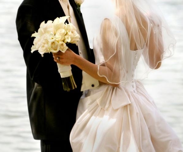 سقط عريسها فتزوّجت أحد المدعويين! في أي بلد؟