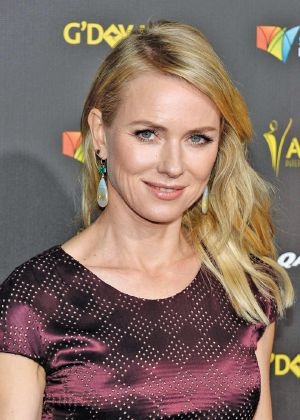 ناومي واتس: 