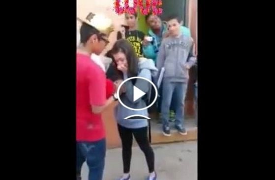 طالب ثانوي يخطب زميلته داخل الثانوية..... قمة الوفاء !!