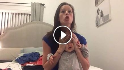 بالفيديو-هل تذكرون الفتاة التي منعت أمها من إتمام أعمال المنزل؟ شاهدوا ماذا فعلت بها أمها عندما أمسكت بها!!!