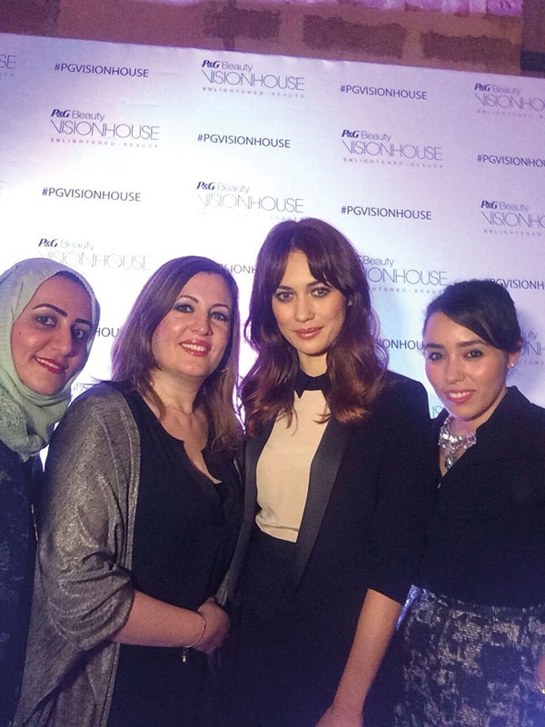 سفيرة بانتين اولغا كورليلنكوفا مع الزميلة ماغي باتيار عنيد