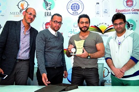 تامر حسني «يرقص صعيدي» ويتحدى الإرهاب