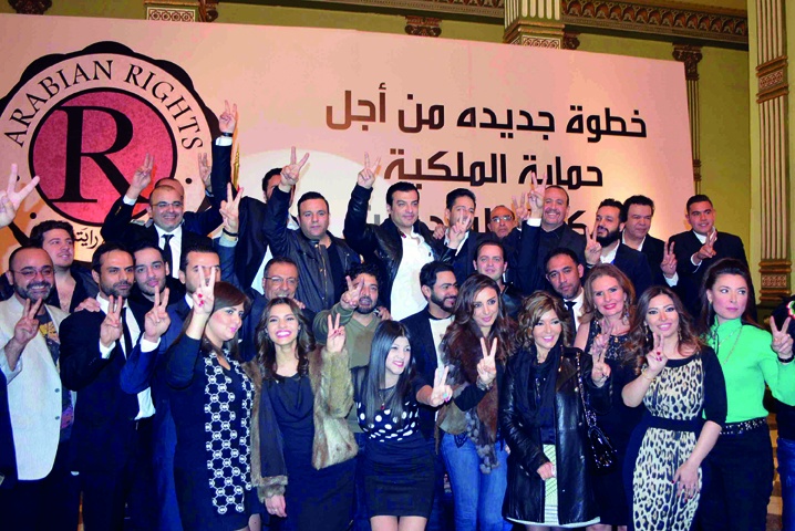 لماذا يرفع تامر حسني وسميرة سعيد وأنغام وحماقي شعار «يد واحدة»؟