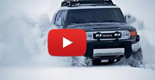 بالفيديو- مذيعة لبنانية تفحط بسيارتها على الثلوج، من هي؟