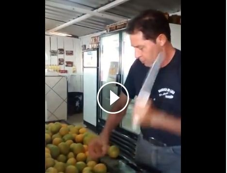 فيديو مذهل- رجل يقطع البرتقال على طريقة محاربي النينجا