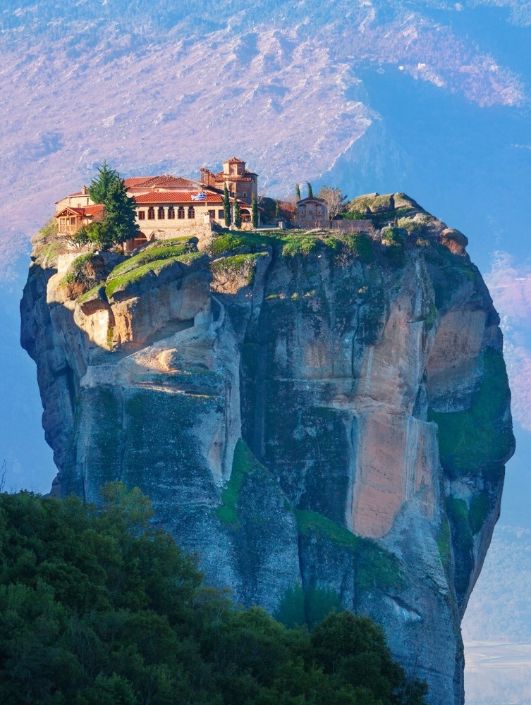 جزيرة سانتوريني اليونانية المكان الأمثل لقضاء عطلة رومانسية...