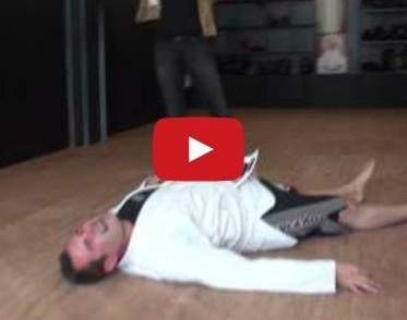 بالفيديو- امرأة تلقّن مذيعاً درساً على الهواء عندما حاول العبث معها